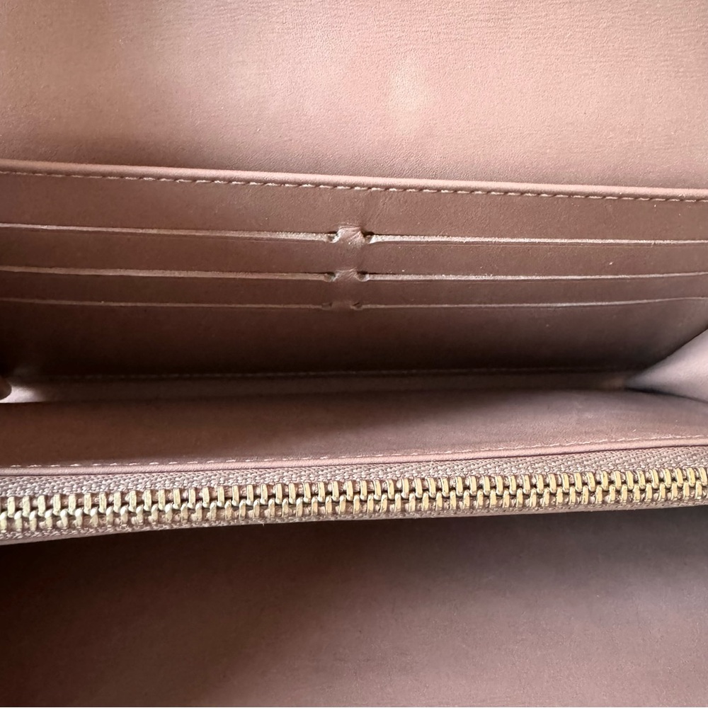 💕 LOUIS VUITTON Authentic Neutral Pale Pink Patent Leather Wallet. - Picture 6 of 12